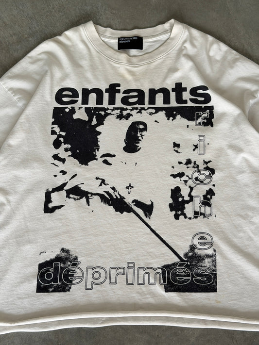 Enfants riches déprimés Nun With Rifle