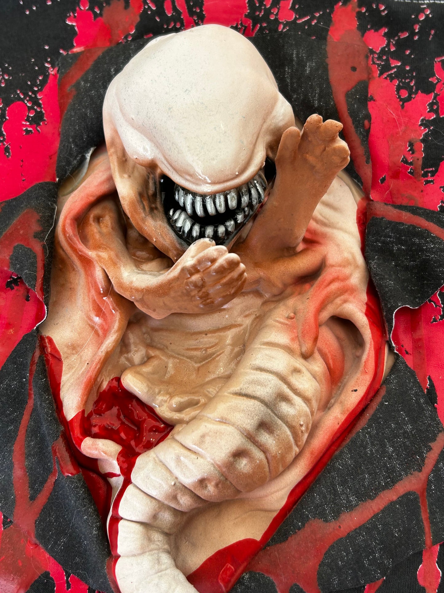 90’s Aliens promo 3d chest burster tee