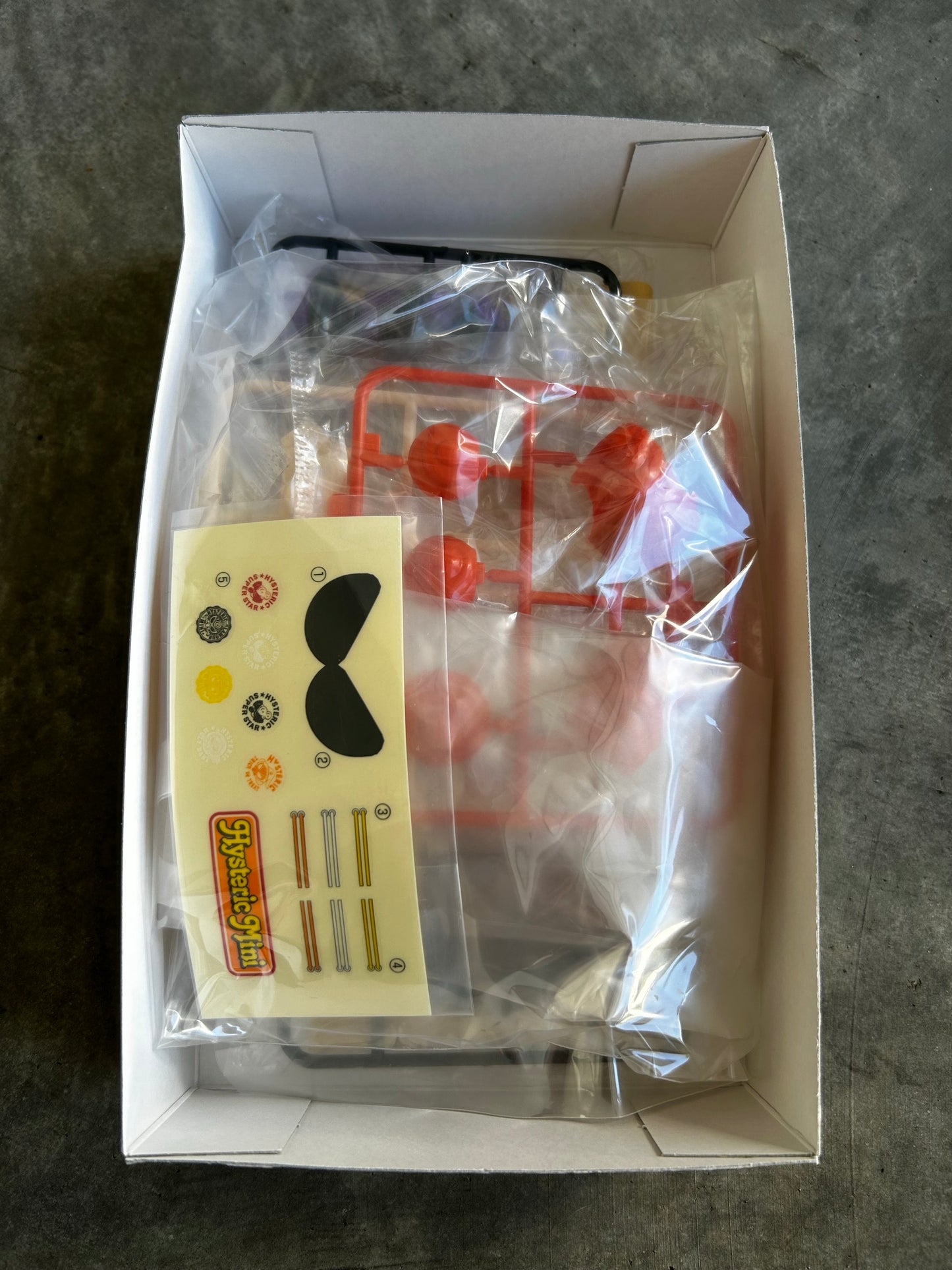 Hysteric glamour windup toy