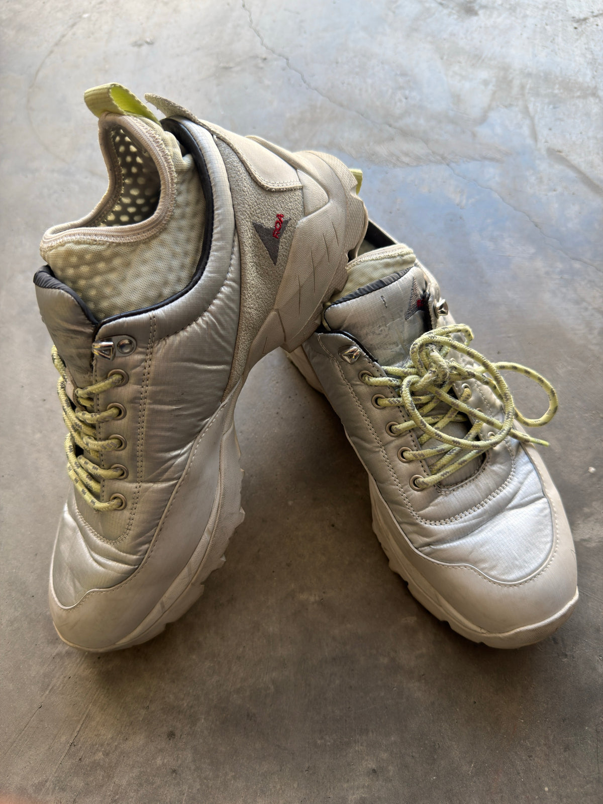 low top hiking boot