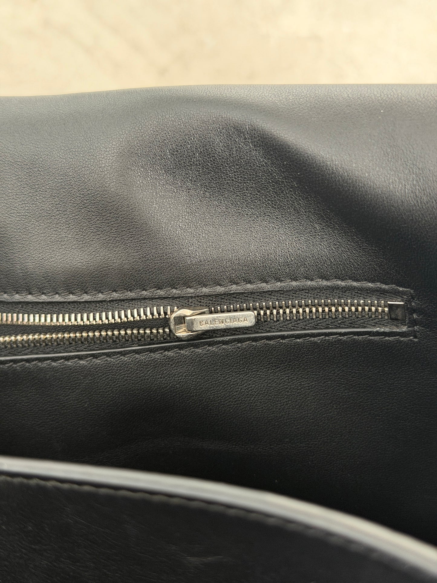 Balenciaga rodeo messenger bag